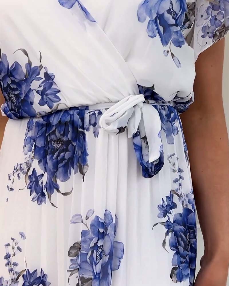 Elegantes, plissiertes Kleid mit Blumendruck