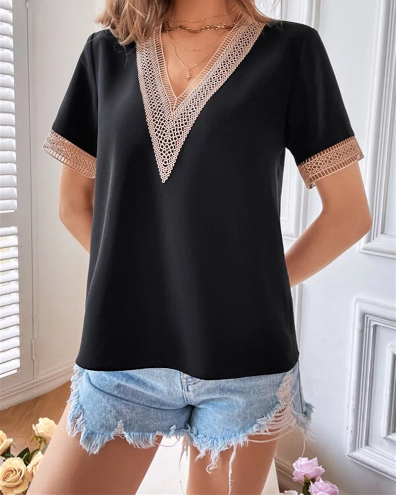 Short-sleeved V-neck shirt with lace trim
