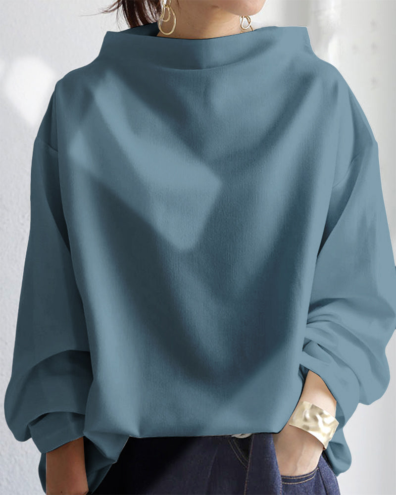 Blouse with a loose fit and long sleeves