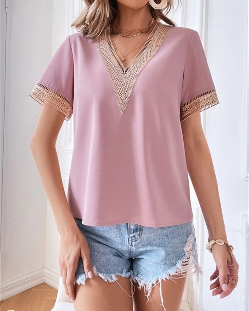 Short-sleeved V-neck shirt with lace trim