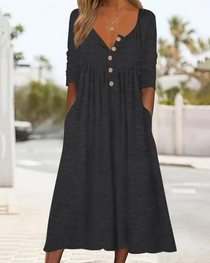 Simple dress with plain buttons