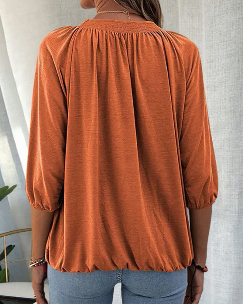 Blouses with a round neck and three-quarter sleeves