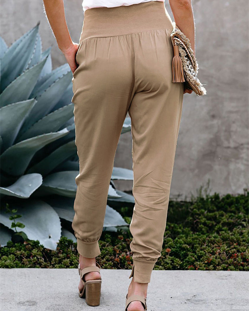 Fashionable trousers with elastic waistband