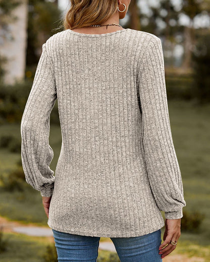 Long-sleeved shirt with a crew neck