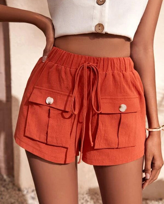 Mid-rise shorts with drawstring and pocket