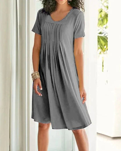 Solid color dress with short sleeves