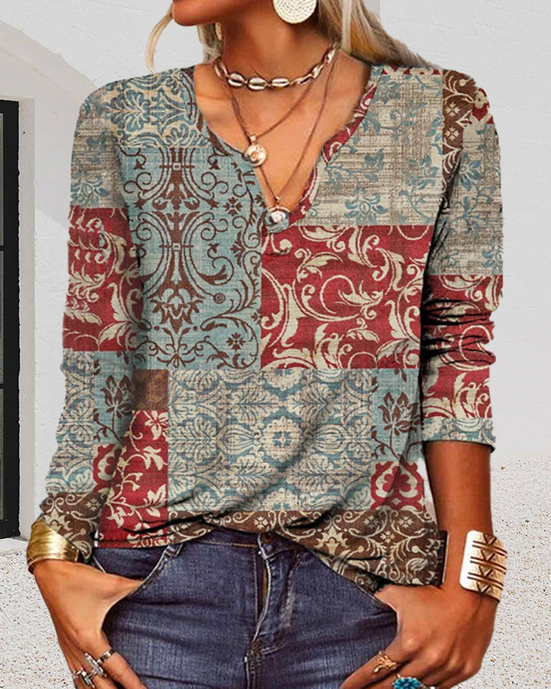 Long-sleeved shirt with V-neck and print