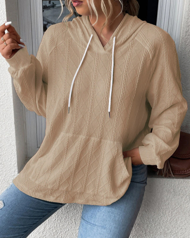 Casual hoodie with loose pockets