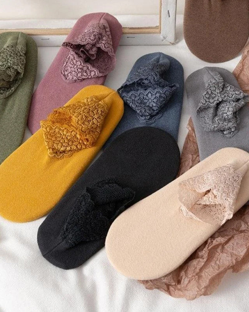 New warm socks with fashionable lace
