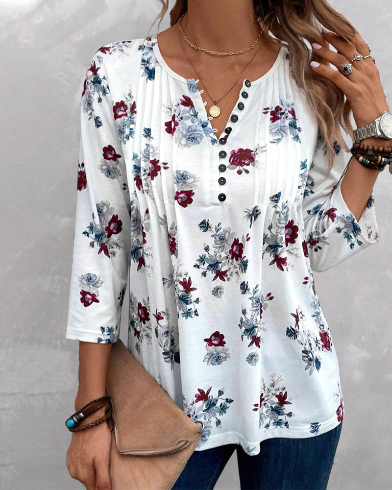 Elegant blouse with floral snap buttons