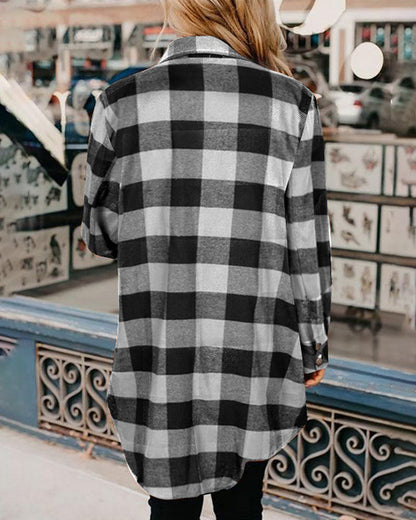 Checked mid-length coat with long sleeves