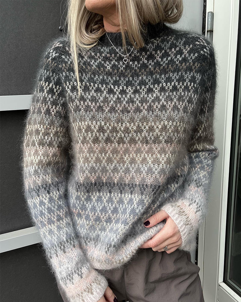 Pullover sweater with elegance and contrasting colors