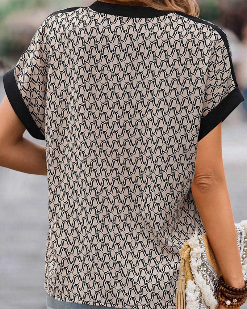 Blouse with V-neck and fashionable print