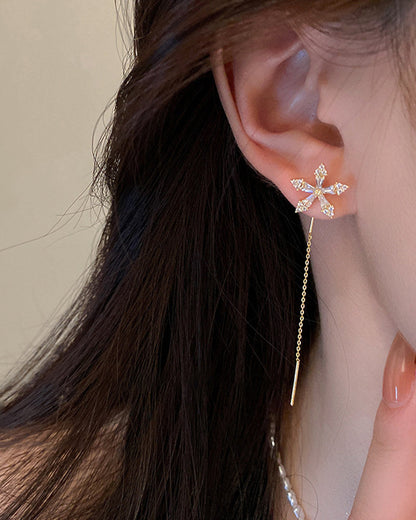 Flower earrings with shiny fringes