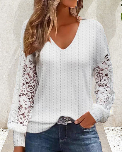 Blouse with V-neck and lace sleeves