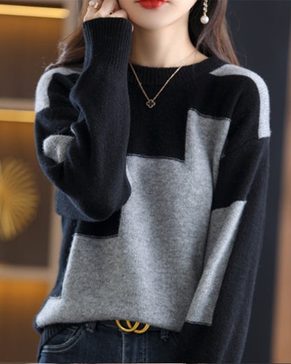 Long-sleeved sweater in a casual contrasting color