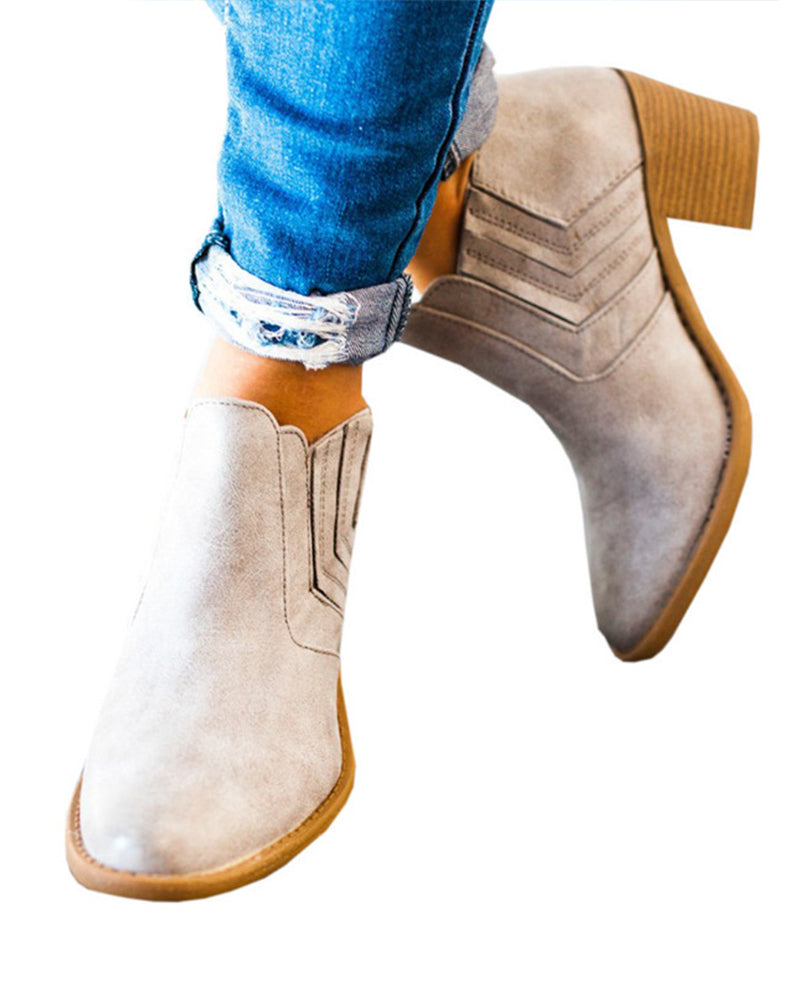 Pointed ankle boots with medium heel