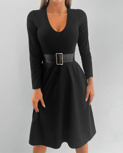Elegant dress with a V-neck and long sleeves