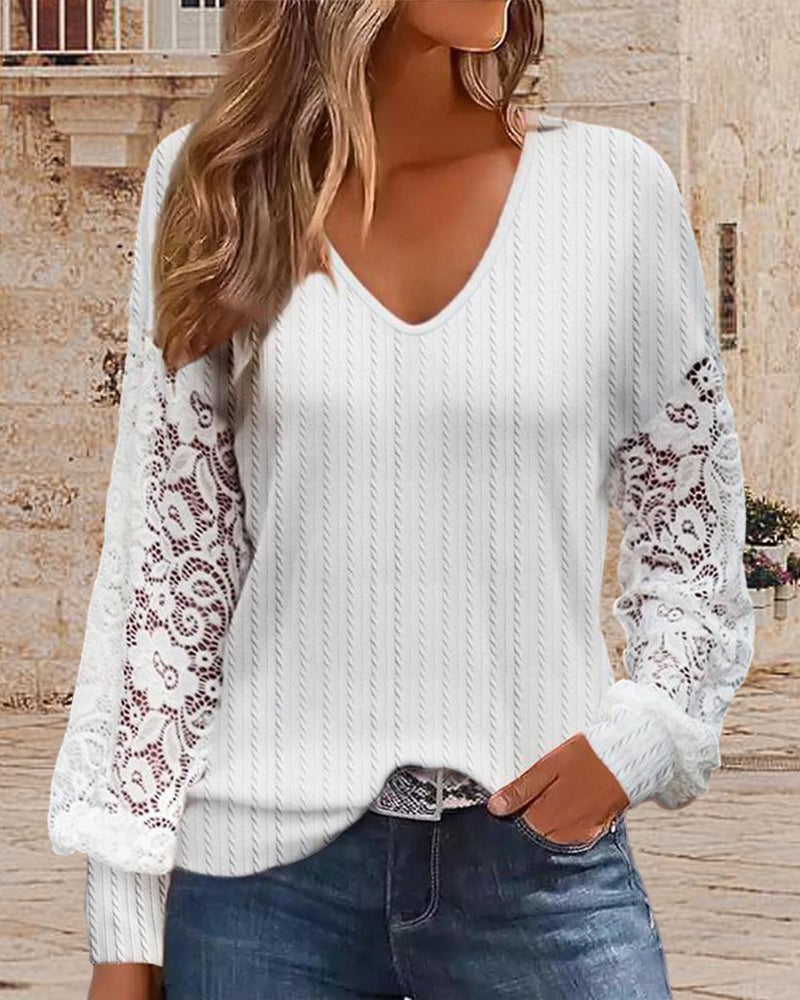 Blouse with V-neck and lace sleeves