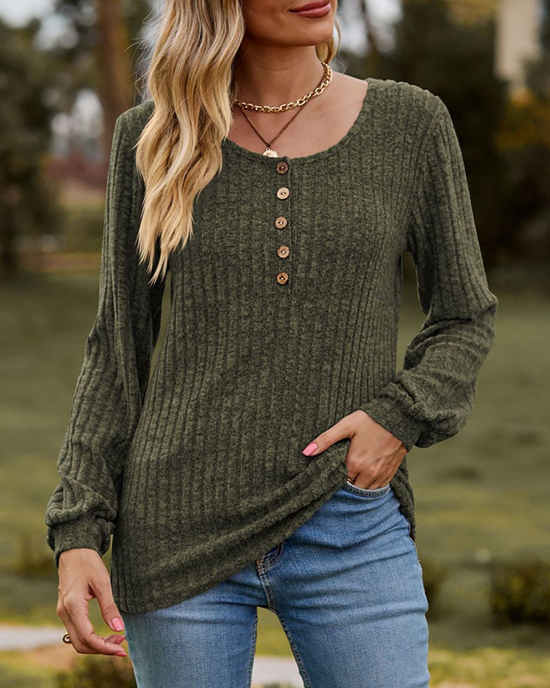 Long-sleeved shirt with a crew neck