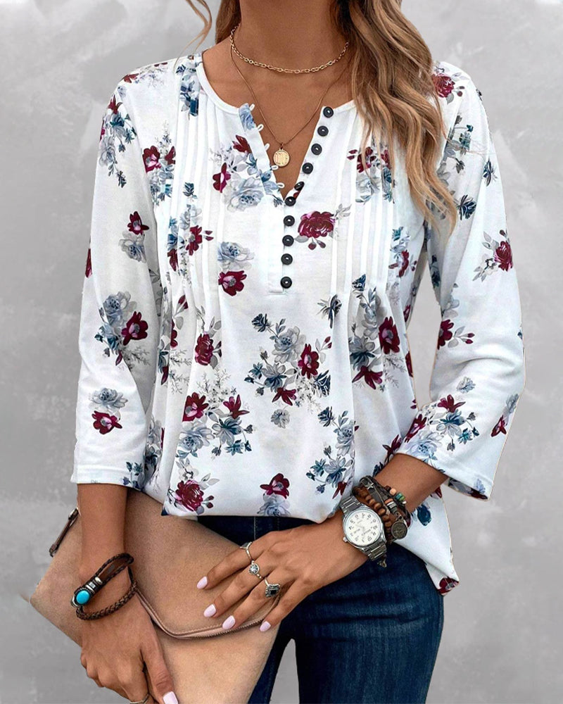 Elegant blouse with floral snap buttons