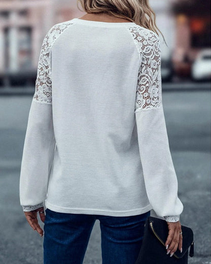 Solid color knitted top with lace and V-neck