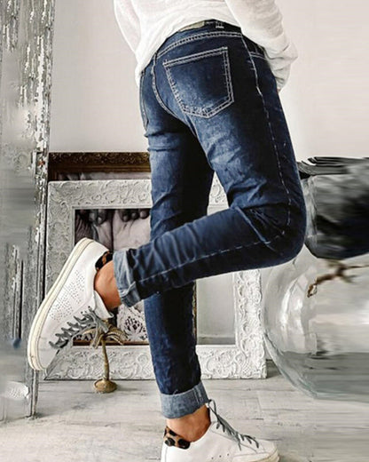 Jeans with a rolled hem and straight legs