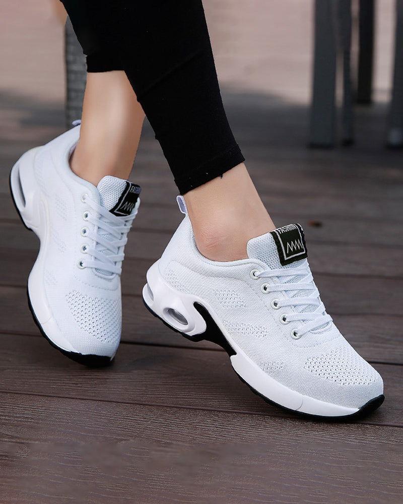 Breathable casual shoes with soft sole