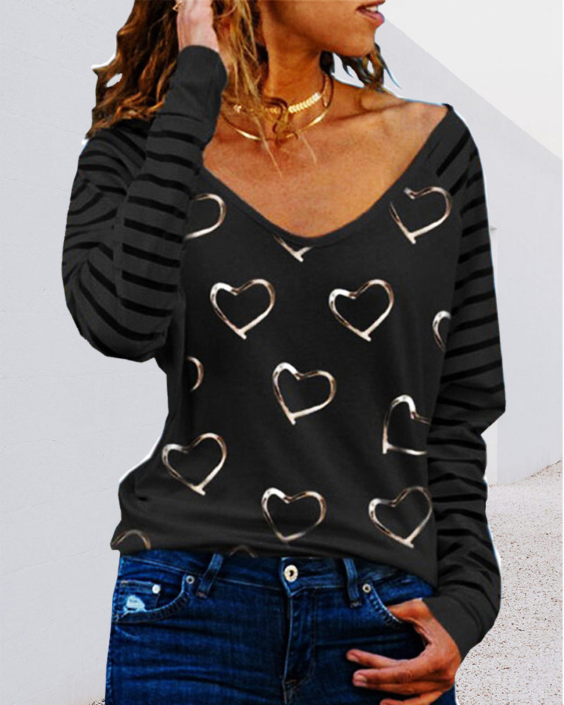Top with V-neck and heart print