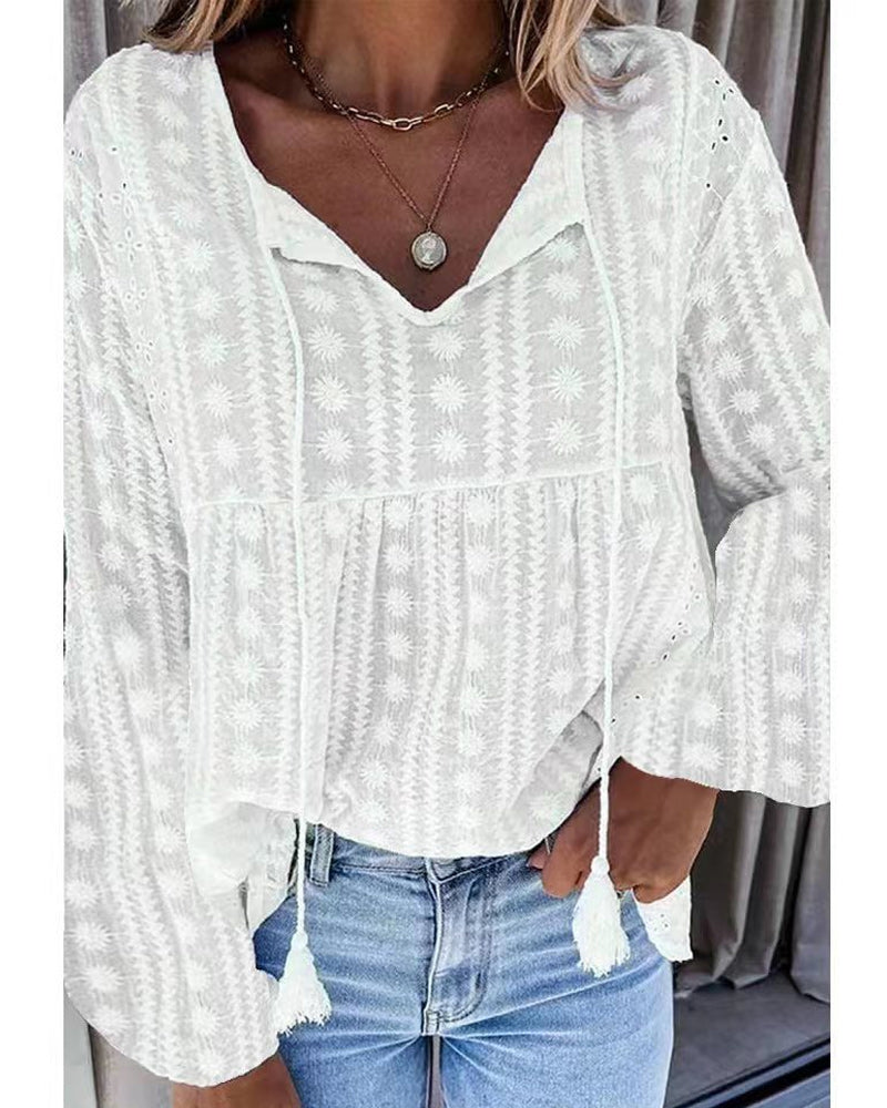 Loose and elegant top with a V-neck