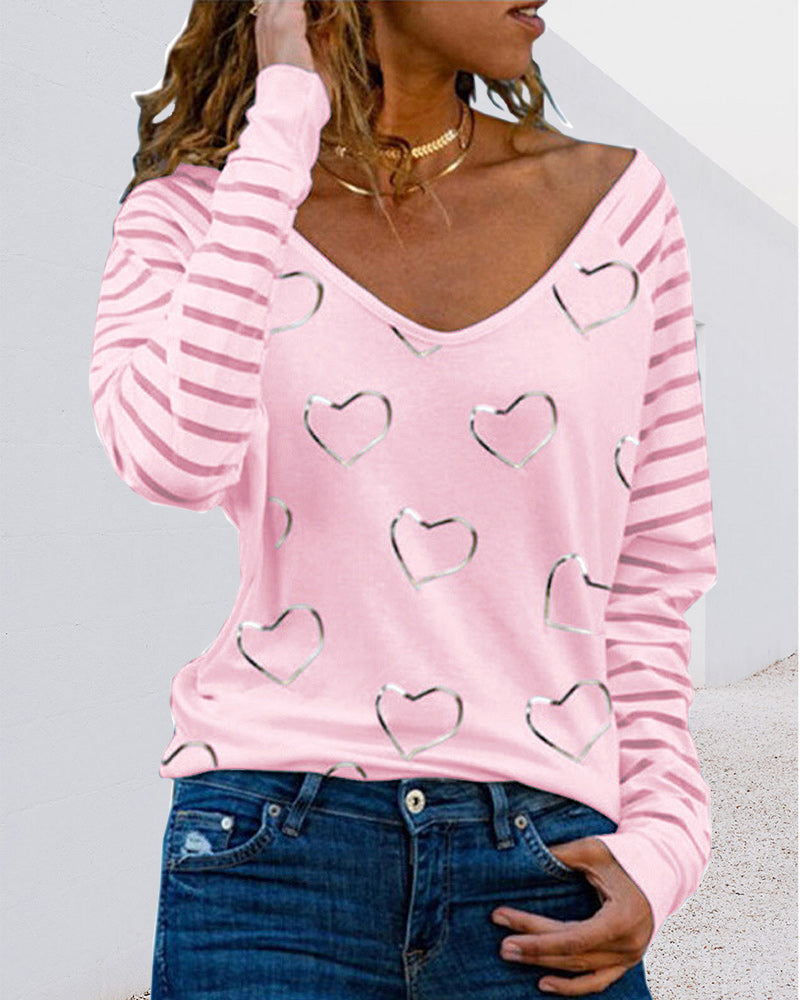 Top with V-neck and heart print