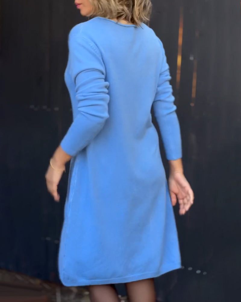 Simple dress in solid color