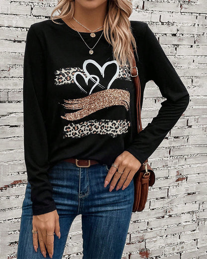 Casual top with a round neckline and a love print