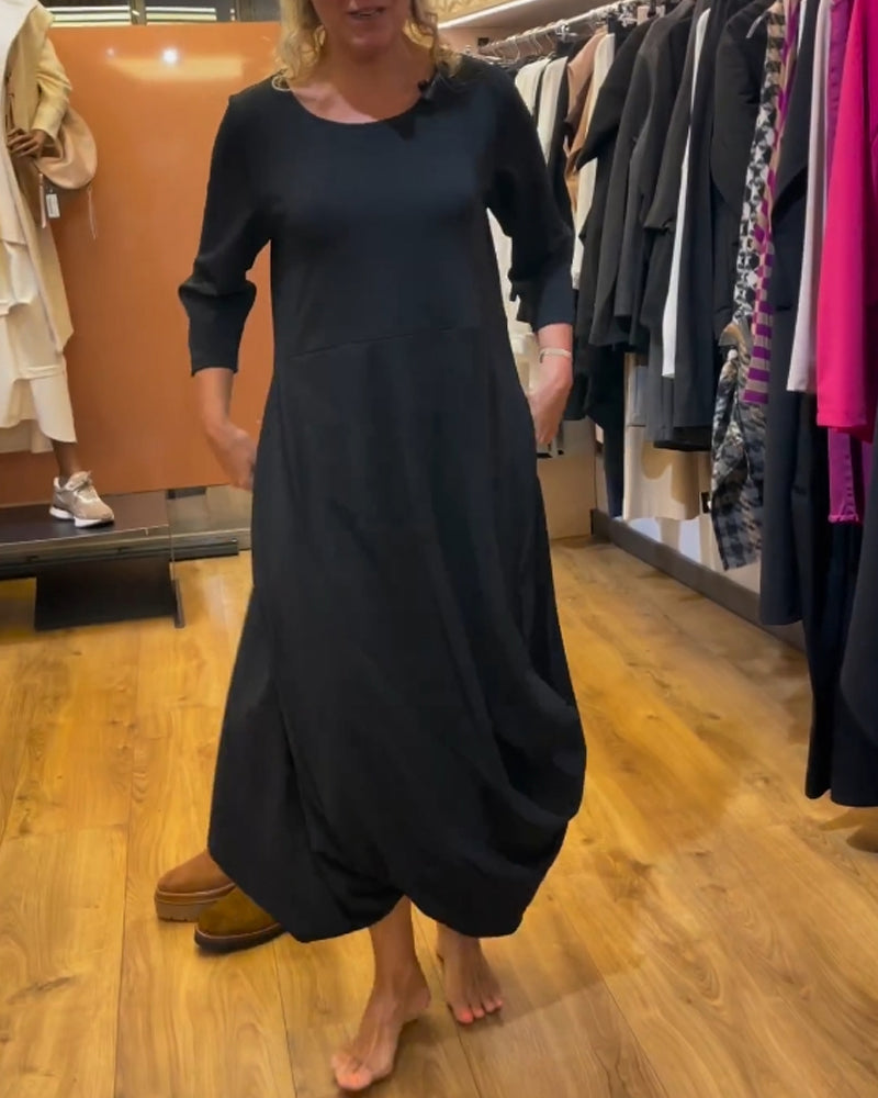 Dress with long sleeves and a round neckline