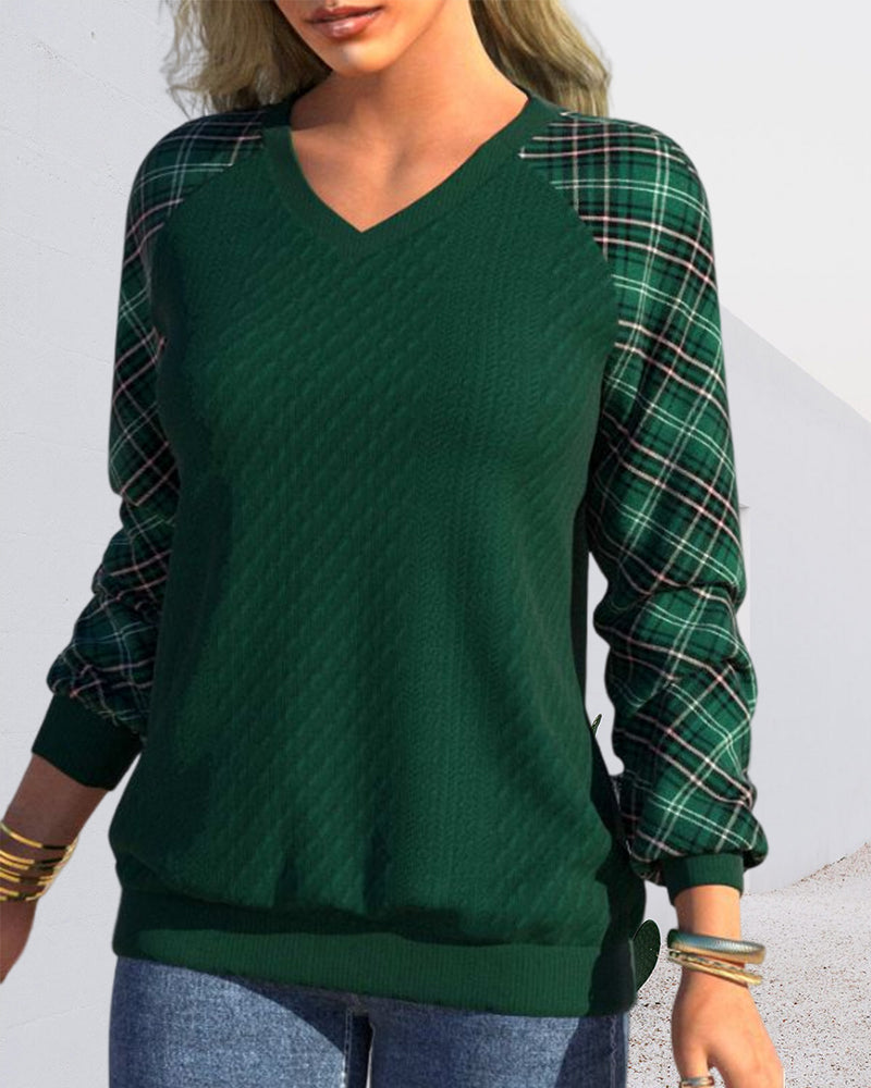 Checked sweatshirt with a V-neck and long sleeves