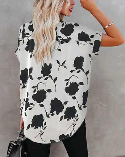 Short-sleeved V-neck blouse with floral print
