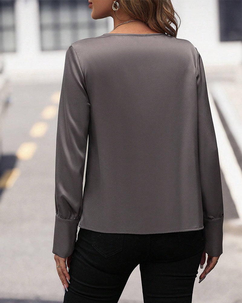 Blouse with pleats and plain colors