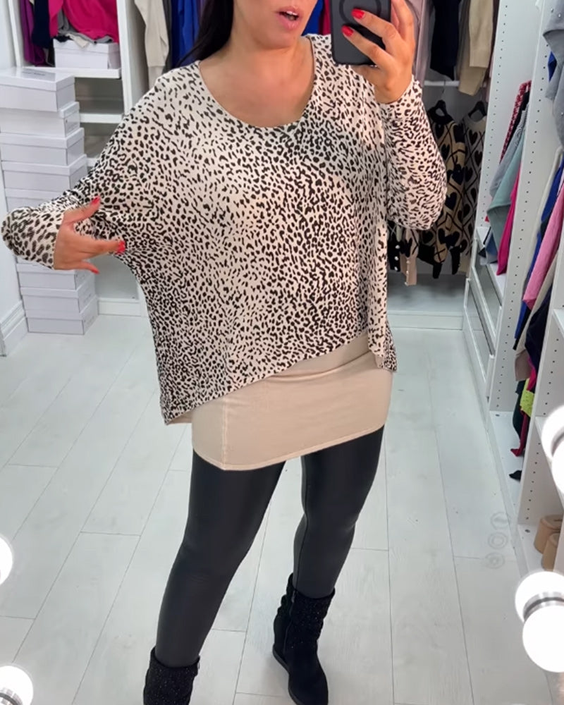 Long-sleeved shirt with a crew neck and a leopard print