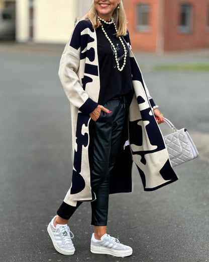 Casual cardigan in black and white contrast