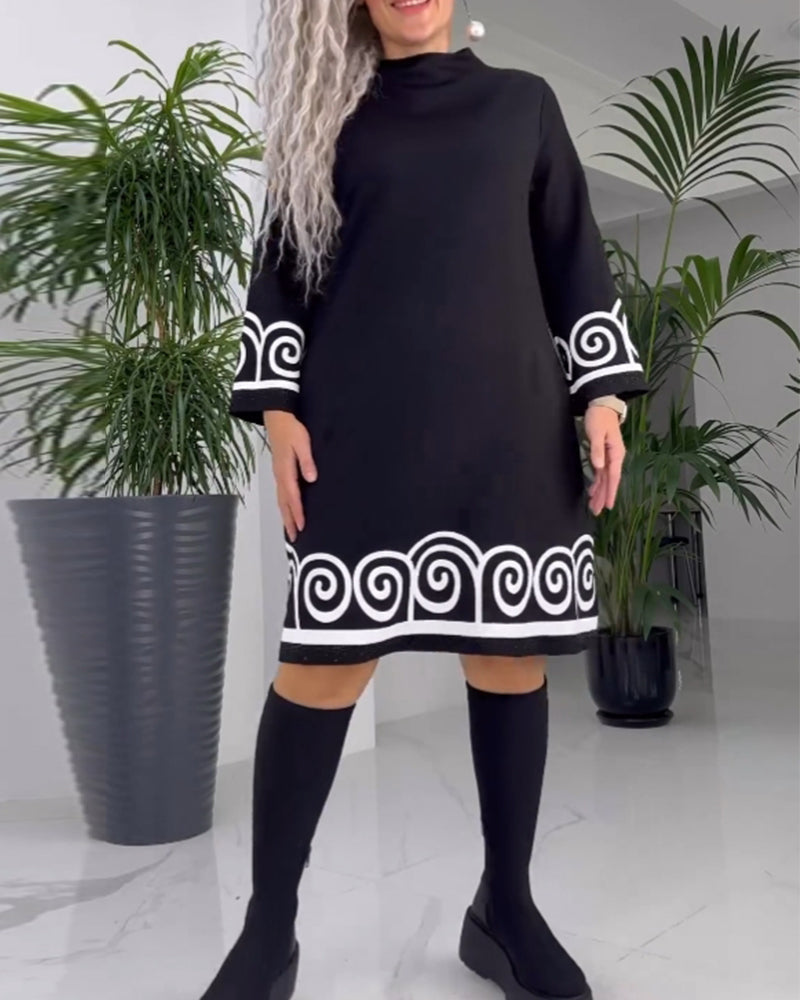 Dress with a wave pattern and long sleeves
