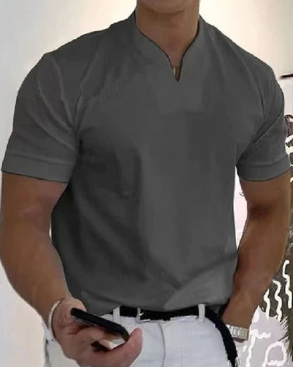 Short-sleeved, sporty V-neck T-shirt