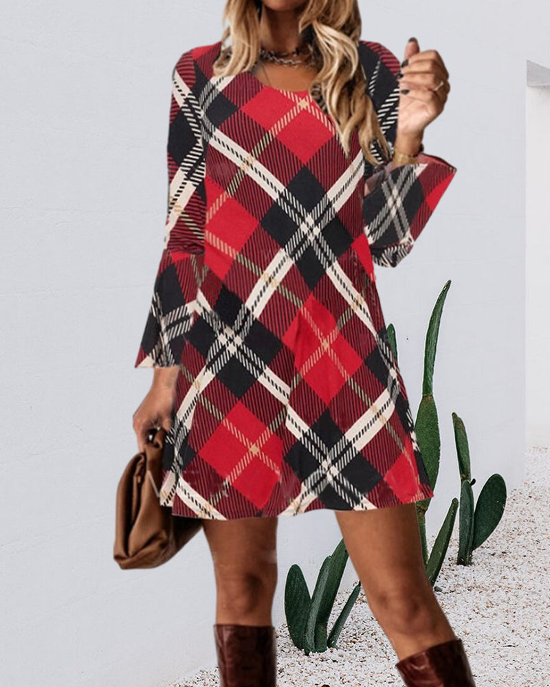 Checked casual dress with a round neckline