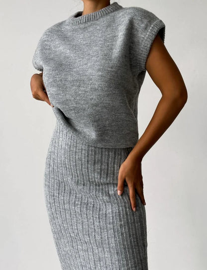 Elegant sleeveless cardigan and knitted skirt