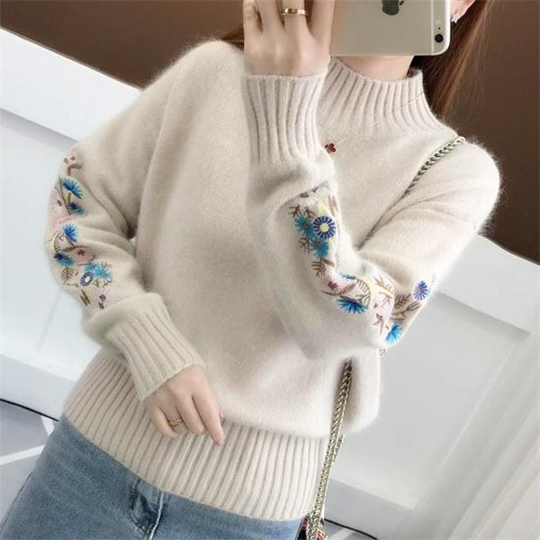 Knitted sweater in thick cashmere with floral embroidery