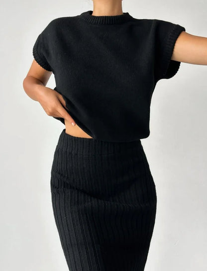Elegant sleeveless cardigan and knitted skirt