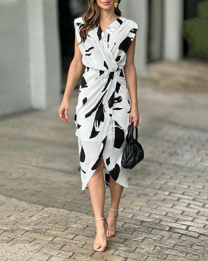 Sleeveless dress with printed waist 