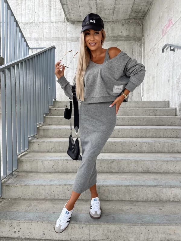 Dress and sweatshirt perfect for autumn 