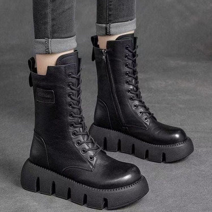 New fashionable women's boots